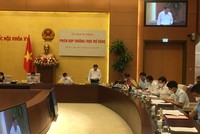 Phó chủ nhiệm Ủy ban Tư pháp Hoàng Văn Liên trình bày báo cáo của Nhóm nghiên cứu.