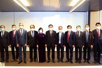 Chủ tịch Quốc hội Vương Đình Huệ gặp 6 Đại sứ Việt Nam tại các nước khu vực châu Âu (Ảnh- TTXVN).