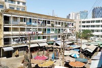 Chung cư Trúc Giang hiện đã xuống cấp trầm trọng. Ảnh: Việt Dũng 