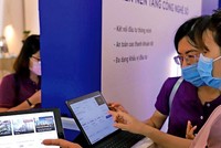 Là phương pháp duy nhất để duy trì hoạt động trong giai đoạn giãn cách xã hội, song kinh doanh bất động sản trực tuyến chủ yếu chỉ mang tính tham khảo thông tin. Ảnh: Trọng Tín