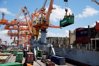 Các nhà đầu tư nước ngoài rất mong Việt Nam bỏ logistics ra khỏi danh mục kinh doanh có điều kiện. Ảnh: Đức Thanh