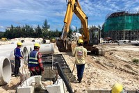 Nhiều doanh nghiệp xây dựng nỗ lực thi công giữa đại dịch. Trong ảnh: Công ty Băng Dương thi công Dự án Vịnh Đầm Selavia