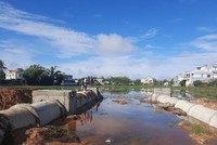 Dự án Khu phố chợ Chiên Đàn, huyện Phú Ninh, tỉnh Quảng Nam trong quá trình thi công đã gây ngập úng cục bộ nhiều ruộng lúa của người dân địa phương. Ảnh: Mạnh Cường
