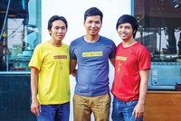 Trần Đăng Đạt (đứng giữa) cùng đội ngũ sáng lập Đạt Butter.