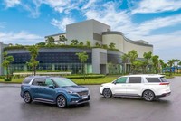 Giới thiệu cả loạt thế hệ sản phẩm mới của KIA, THACO khiến khách "ngợp"