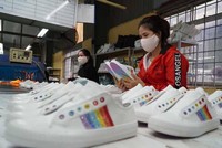 Nhiều nhãn hàng lớn khẳng định vẫn ở lại Việt Nam, nhưng mong muốn hoạt động phục hồi sản xuất cần được đẩy nhanh hơn nữa.