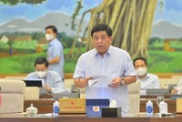 Bộ trưởng Bộ Kế hoạch và Đầu tư Nguyễn Chí Dũng báo cáo tại phiên họp. 
