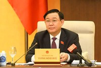 Chủ tịch Quốc hội Vương Đình Huệ phát biểu tại phiên họp.