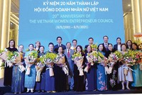 Các doanh nhân nữ luôn tỏ rõ bản lĩnh kiên cường, bền bỉ trong kinh doanh.