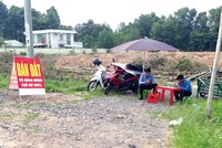 Hoạt động môi giới bất động sản vẫn chưa thể trở lại bình thường sau giãn cách. Ảnh: Việt Dũng 