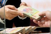 Các ngân hàng thận trọng hơn khi cho vay trong bối cảnh các doanh nghiệp bị tác động bởi dịch bệnh Covid-19. Ảnh: Dũng Minh