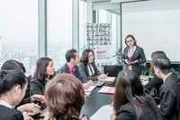 Với khoảng 12 triệu hợp đồng nhân thọ hiện hữu, chỉ cần 150.000-200.000 đại lý bảo hiểm là đủ