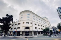 Chi nhánh tại tầng 1 khách sạn Rex, địa chỉ 141 Nguyễn Huệ đã chính thức đóng cửa vĩnh viễn. 