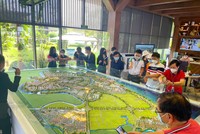 Khách hàng xem dự án Aqua City ở Biên Hòa, Đồng Nai. Ảnh: Lê Toàn