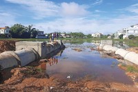 Cảnh ngập úng cục bộ tại Dự án Khu phố chợ Chiên Đàn