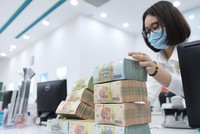 Dịch bệnh kéo dài khiến dư nợ tái cơ cấu cho khách hàng bị ảnh hưởng dịch tăng mạnh. Ảnh: Dũng Minh 