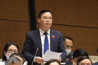 Đại biểu Trần Văn Khải (Hà Nam) phát biểu tại hội trường. 