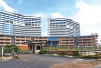 Các nhà thầu tại Bình Dương đang khắc phục khó khăn để đẩy nhanh tiến độ thi công. Trong ảnh: Dự án Bệnh viện Đa khoa 1.500 giường tỉnh Bình Dương