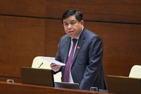 Bộ trưởng Bộ Kế hoạch và Đầu tư Nguyễn Chí Dũng trong phiên chất vấn sáng 12/11/2021.