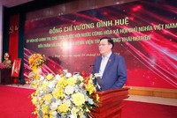 Chủ tịch Quốc hội Vương Đình Huệ phát biểu tại Bệnh viện Trung ương Thái Nguyên 