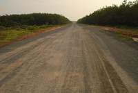 Một đoạn đường Hồ Chí Minh đoạn Chơn Thành - Đức Hòa đang còn thi công dang dở (Ảnh: báo Tây Ninh)