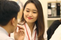 Tư vấn viên bảo hiểm cần cung cấp đầy đủ thông tin về sản phẩm cho khách hàng