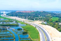 Đường Hoàng Sa kết nối TP. Quảng Ngãi về phía biển đã tạo sự liên kết cho địa phương thực hiện ý tưởng mở rộng đô thị biển và sông