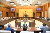 Chủ tịch Quốc hội làm việc với Thường trực Ủy ban Kinh tế và nhóm chuyên gia, nhà nghiên cứu sáng 30/11. (Ảnh - Quochoi.vn)