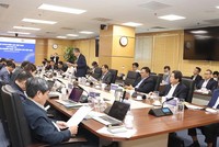 Ngày 4/12/2021 tại Hà Nội, Tập đoàn Điện lực Việt Nam (EVN) đã có buổi làm việc với Tập đoàn Công nghiệp Than - Khoáng sản Việt Nam (TKV) về tình hình cung cấp than cho sản xuất điện năm 2021 và chuẩn bị kế hoạch cung cấp than cho nhà máy nhiệt điện của EVN năm 2022.