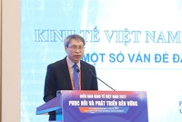 PGS.TS Bùi Quang Tuấn, Viện trưởng Viện Kinh tế Việt Nam phát biểu tại Diễn đàn. (Ảnh: Duy Linh) .