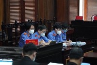 Đại diện Viện Kiểm sát TP.HCM cho rằng, việc đề nghị mức án là trên cơ sở tính chất vai trò, vị trí từng bị cáo khi thực hành vi, trách nhiệm của từng bị cáo, đồng thời xem xét thái độ của các bị cáo tại quá trình điều tra.