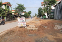 Dịch Covid-19 diễn biến phức tạp giữa mùa thi công cao điểm khiến nhiều dự án đầu tư công tại Quảng Bình bị chậm tiến độ.