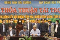 Lễ ký văn bản thỏa thuận tài trợ đầu tư xây dựng hoàn thiện nút giao liên thông kết nối đường tỉnh 392 vào đường ô tô cao tốc Hà Nội - Hải Phòng. Ảnh: Cổng thông tin điện tử tỉnh Hải Dương