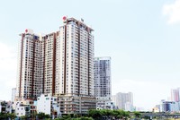 Nhiều doanh nghiệp địa ốc đang đẩy mạnh huy động vốn trái phiếu khi “giờ G” đến gần. Ảnh: Lê Toàn 