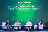 Ông Nguyễn Francis Tuấn Anh (bên phải) và ông Trần Anh Vương (bên trái).