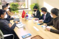 Chủ tịch UBND tỉnh Thái Bình Nguyễn Khắc Thận làm việc với Ủy ban Hợp tác Đông Nam Á và Trường KALGS chuyên đào tạo về lĩnh vực kinh tế trong chuyến kêu gọi xúc tiến đầu tư vào tỉnh Thái Bình tại Seoul (Hàn Quốc)