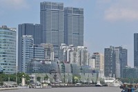 Tòa nhà Evergrande (giữa) tại Thượng Hải, Trung Quốc vào ngày 24/9/2021. Ảnh: AFP/TTXVN