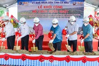 Lãnh đạo tỉnh Cà Mau thực hiện nghi thức khởi công Dự án. Ảnh: Báo Cà Mau online