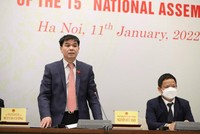 Phó chủ nhiệm Ủy ban Tài chính - Ngân sách Nguyễn Hữu Toàn tại cuộc họp báo. (Ảnh: Duy Linh).