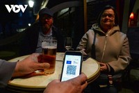 Các nhà hàng tại Pháp đều yêu cầu xuất trình giấy thông hành y tế.