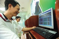 Nền kinh tế tăng trưởng trở lại sẽ tác động tích cực lên tín dụng và cổ phiếu ngân hàng được hưởng lợi. Ảnh: Dũng Minh 