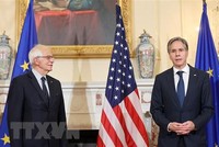 Ngoại trưởng Mỹ Antony Blinken (phải) và Đại diện cấp cao về chính sách đối ngoại và an ninh của EU Josep Borrell tại một cuộc gặp ở Washington, DC, Mỹ. (Ảnh: AFP/TTXVN)