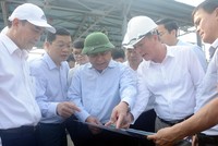 Bộ trưởng Bộ KK&ĐT, ông Nguyễn Chí Dũng trong lần kiểm tra thực tế dự án cảng biển Liên Chiểu.