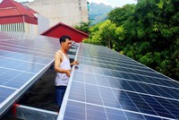 Một hộ dân ở Hòa Bình lắp điện mặt trời mái nhà