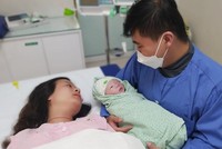 Thiên thần nhí chào đời trong dịp năm mới tại Bệnh viện Phụ sản Hà Nội.