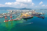 Bình Định luôn xác định nền kinh tế công nghiệp, dịch vụ tiếp tục là đầu tàu dẫn dắt tăng trưởng Ảnh: Nguyễn Dũng