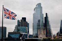 GDP tháng 12/2021 của Vương quốc Anh giảm 0,2% do chính quyền nước này buộc gia hạn áp dụng các biện pháp phòng dịch để đối phó sự lây lan của biến thể Omicron. Ảnh: AFP