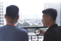 Covid làm giảm thu nhập, trong khi giá nhà tăng, khiến giấc mơ có nhà ngày càng xa tầm với của nhiều người. Ảnh: Dũng Minh