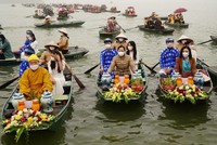 Lễ rước nước từ hồ Tam Chúc lên chùa Ngọc