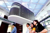 Việc huy động vốn qua sàn chứng khoán sẽ hiệu quả khi doanh nghiệp chuẩn bị tốt . Ảnh: Dũng Minh